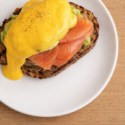 Яйцо Бенедикт, лосось, авокадо в Loro по цене 1490 ₽
