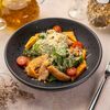 Салат Цезарь с курицей в Абрамовъ по цене 890