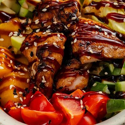 Поке с курицей в Аками рамен по цене 495 ₽