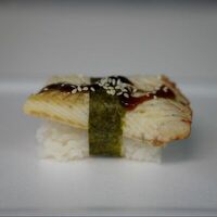 Суши с угрём в Rolloff