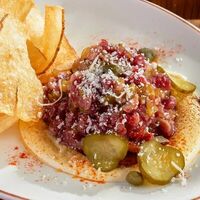 Тартар из говядины с трюфельным соусом в BBQ Beer Restaurant