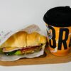 Кофе и круассан сэндвич с ветчинойв Do.bro coffee по цене 900