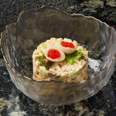 Оливье с языком и копченым цыпленкомв Pino Cafe по цене 520 ₽