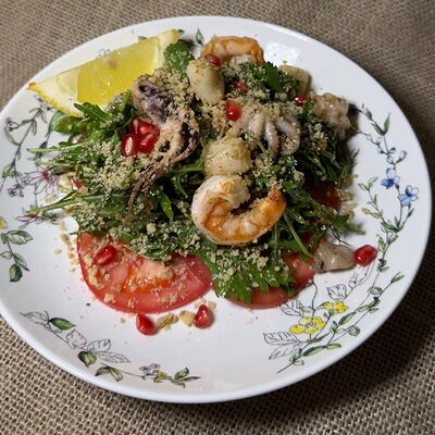 Салат с морепродуктами в Джоли по цене 760 ₽