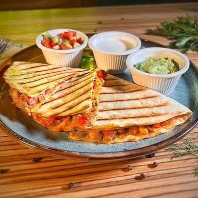 Кесадилья в Пивная №1 по цене 585 ₽