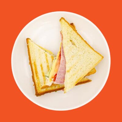 Сэндвич с курицей и сырным соусом в КронШаверма по цене 190 ₽