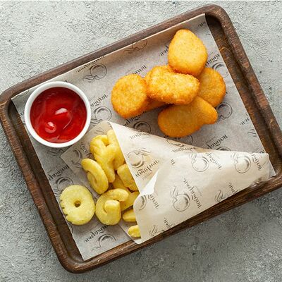 Куриные наггетсы с картофелем фри в Нектарин по цене 430 ₽