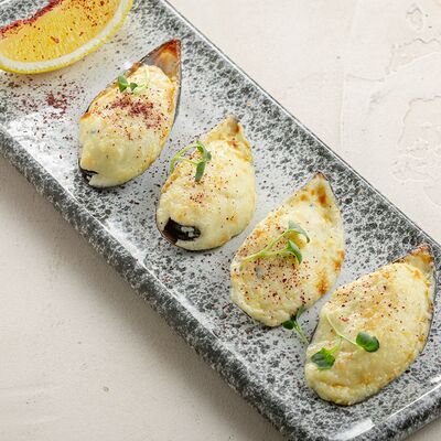 Запечённые мидии под соусом 4 сыра в Шато Винтаж по цене 890 ₽