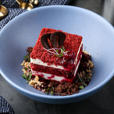 Десерт Красный бархат с сырным кремом в Double по цене 330