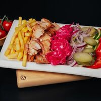 Шаурма на тарелке в Prime Doner