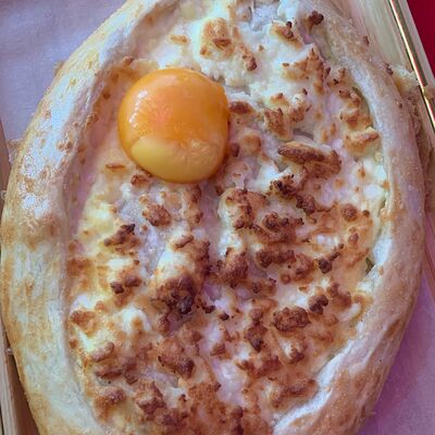 Хачапури по-аджарскив Аура по цене 300 ₽