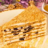 Торт Медовый с черносливом в Луиджи & Тосё