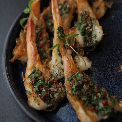 Креветки под грузинским соусом киндзмари в Grill Vino & Хачапури по цене 820 ₽