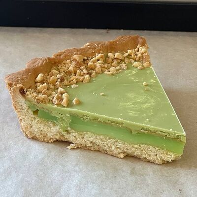 Пирог песочный с творожным сыром Фисташковый сегмент в Пекарня хлеб батон по цене 129 ₽