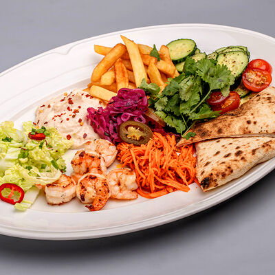 Шаверма на тарелке с креветками в Mojo по цене 690