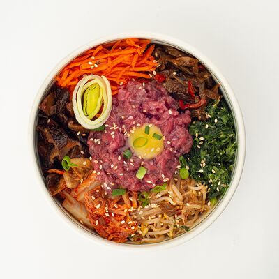 Пипимпаб с тартаром из говядиныв K-Pop корейская кухня по цене 1000 ₽