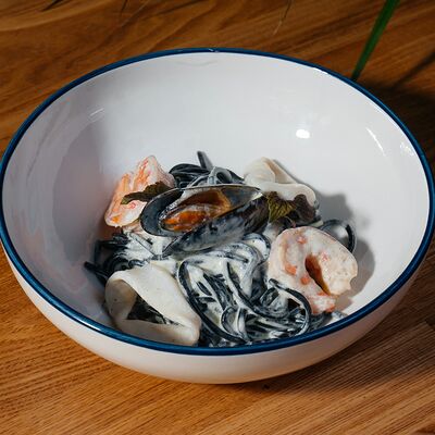 Спагетти неро с морепродуктами в Cream Soda по цене 850 ₽