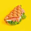 Гонконгская вафля с лососем и авокадо в Сироп по цене 419