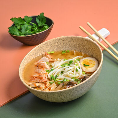 Рамен с курицей в Зебры по цене 530 ₽