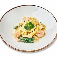 Паста с креветками и шпинатом в Kitchen