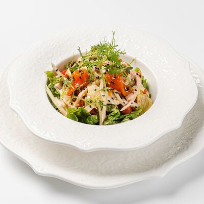 Салат из кальмара и печеного перца с кунжутной заправкой в Омулевочная по цене 400 ₽