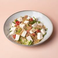 Салат по-лечкумски с цитрусовой заправкой и сыром в Tbls