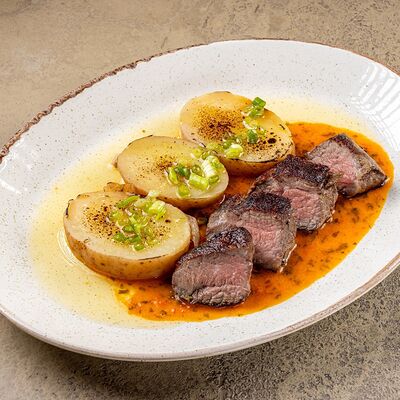 Альтернативный стейк с картофелем и соусом из перца в У рыбака по цене 1250 ₽