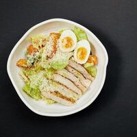 С цыпленком, крутонами и вялеными томатами в Nuahule