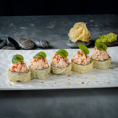 Ролл темпура краб и креветка в Nella Foresta по цене 900 ₽