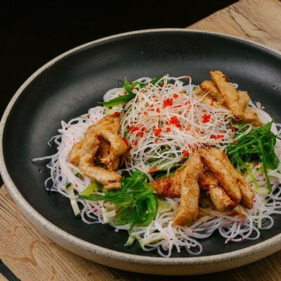 Менза с кунжутным цыплёнком в Джимми Чу по цене 660 ₽