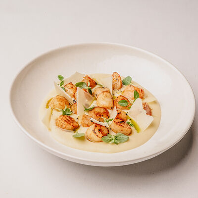 Гребешки с пюре из сельдерея в Клёво по цене 2580 ₽
