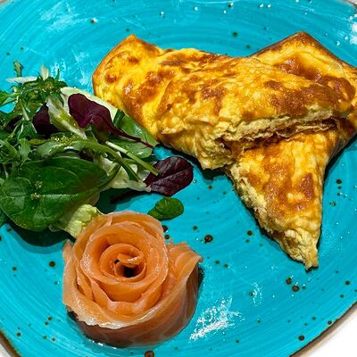 Омлет с лососемв Дом по цене 440 ₽