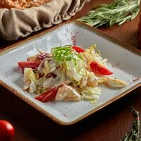 Салат с варёно-копчёным куриным бедром в Швабский Домик