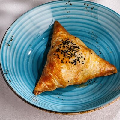 Самса с говядиной в Чайхана Пахвала по цене 310 ₽