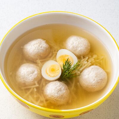 Куриный суп с фрикаделькамив Круассан-кафе по цене 280 ₽