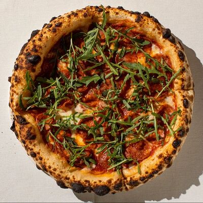 Пицца пеперони с руколойв Bshushu по цене 1350 ₽