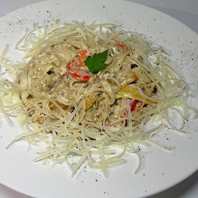Паста с курицей и грибами в сливочном соусе в Iago по цене 640 ₽