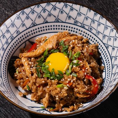 Рис с курицей в Бар Сплетни по цене 650 ₽