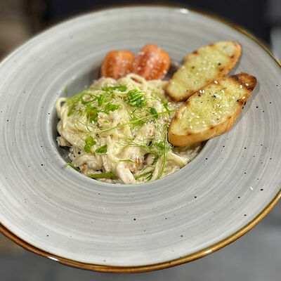 Паста Карбонара в ПиццаБелла на дровах по цене 650 ₽