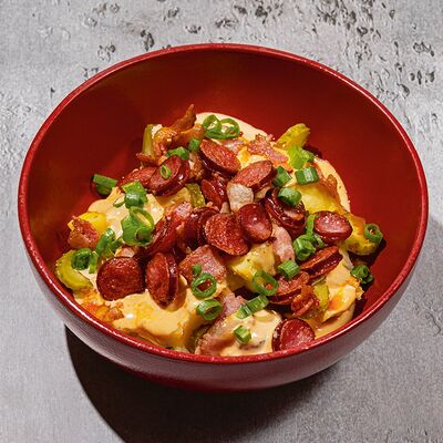 Печёный картофель с беконом и охотничьими колбасками в Антрекот по цене 520 ₽