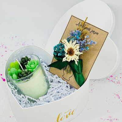 Подарочный бокс сердце со свечкой в стакане и открыткой любимой мамев Дарите красиво по цене 2790 ₽