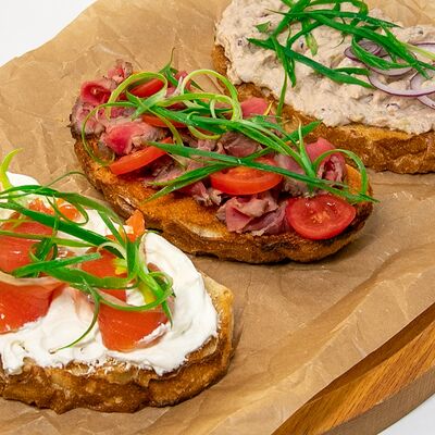 Брускетта с тунцом в Daddys pub по цене 325 ₽