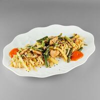 Wok c курицей в 1st Gallery Lounge