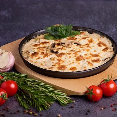 Запеченный Жюльен с курицейв Rozanna по цене 825 ₽