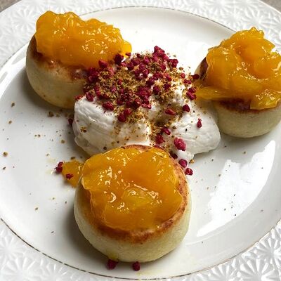 Сырники с манго и кокосовым муссом в ЗоЗо по цене 415 ₽