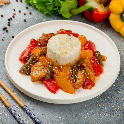 Рис с курицей в кисло-сладком соусе в Магбургер №035 по цене 219 ₽