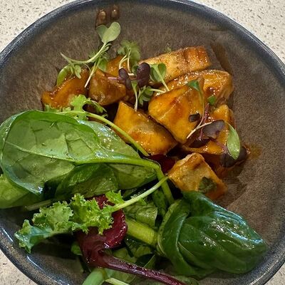 Азиатский салат с баклажанами Veg в Vibes Cafe по цене 640 ₽
