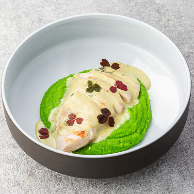 Куриная грудка с пюре из зеленого горошка в Склад 22 по цене 650