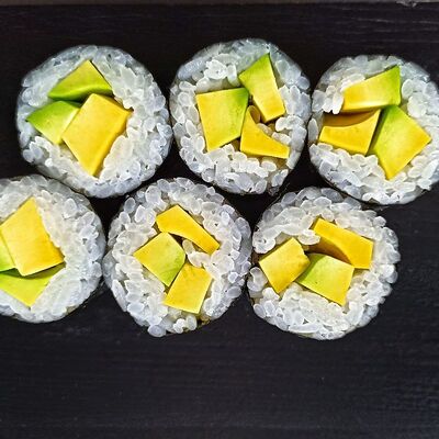 Маки с авокадо в More sushi по цене 289 ₽