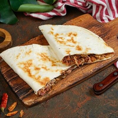 Кесадилья со свининой в Мясье House по цене 750 ₽